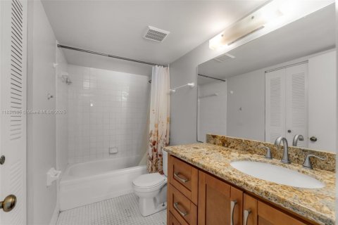 Condominio en alquiler en Miami, Florida, 2 dormitorios, 71.53 m2 № 1937104 - foto 18