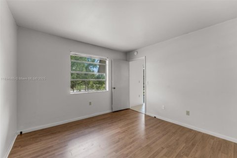 Condo in Miami, Florida, 2 bedrooms  № 1937104 - photo 17