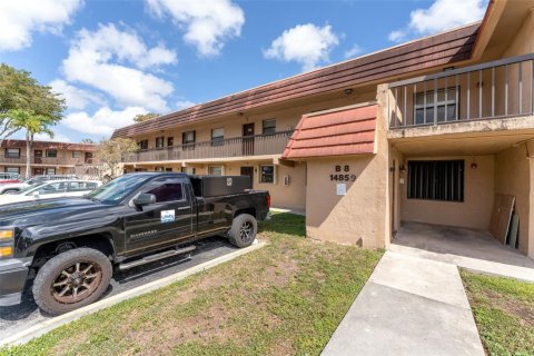 Copropriété à louer à Miami, Floride: 2 chambres, 71.53 m2 № 1937104 - photo 1