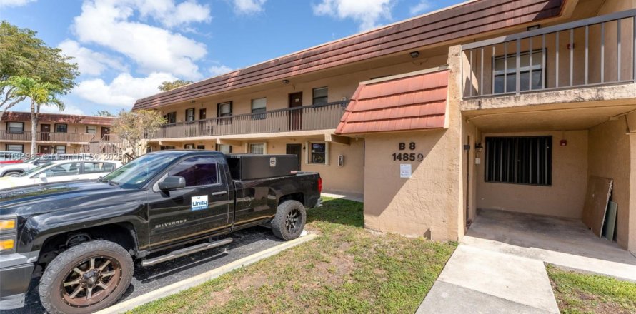 Condo in Miami, Florida, 2 bedrooms № 1937104