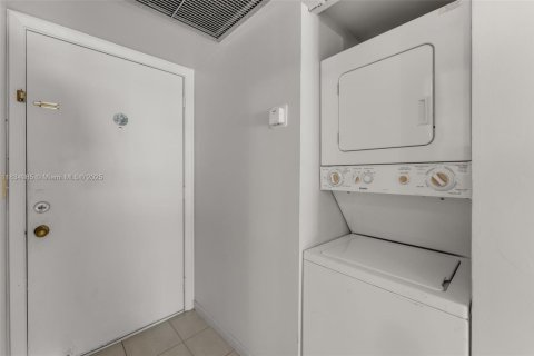 Condominio en alquiler en Miami, Florida, 2 dormitorios, 71.53 m2 № 1937104 - foto 10
