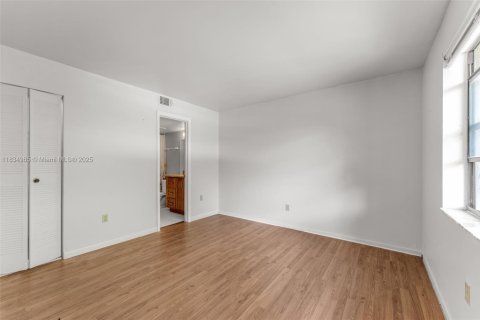 Copropriété à louer à Miami, Floride: 2 chambres, 71.53 m2 № 1937104 - photo 14