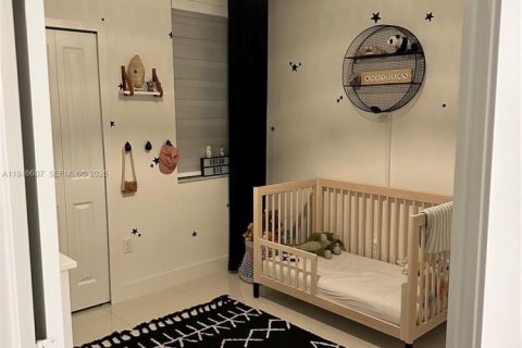 Townhouse in Miami, Florida 4 bedrooms, 172.52 sq.m. № 2002826 - photo 8