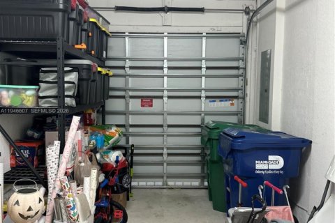 Townhouse in Miami, Florida 4 bedrooms, 172.52 sq.m. № 2002826 - photo 15