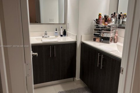 Townhouse in Miami, Florida 4 bedrooms, 172.52 sq.m. № 2002826 - photo 7