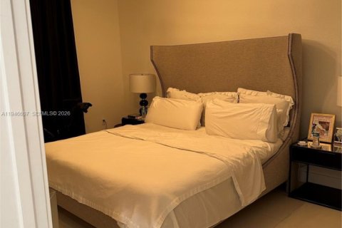 Townhouse in Miami, Florida 4 bedrooms, 172.52 sq.m. № 2002826 - photo 6