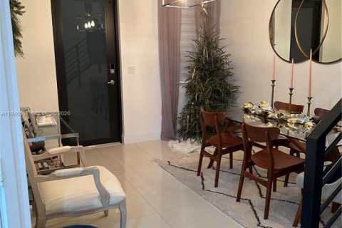 Townhouse in Miami, Florida 4 bedrooms, 172.52 sq.m. № 2002826 - photo 4