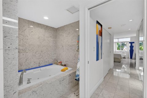 Condominio en venta en Key Biscayne, Florida, 2 dormitorios, 148.64 m2 № 2055385 - foto 26