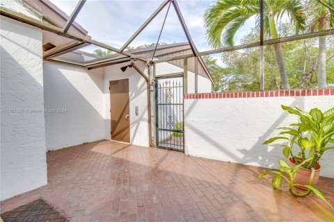 Купить кондоминиум в Тамарак, Флорида 4 комнаты, 98.48м2, № 2083709 - фото 3