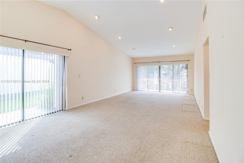 Купить кондоминиум в Тамарак, Флорида 4 комнаты, 98.48м2, № 2083709 - фото 6