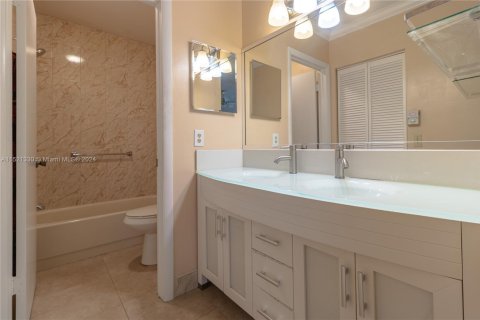 Купить кондоминиум в Тамарак, Флорида 4 комнаты, 98.48м2, № 2083709 - фото 8