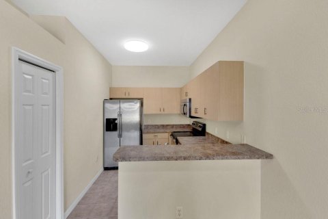 Condo in Poinciana, Florida, 2 bedrooms  № 1909213 - photo 10