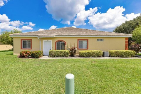 Condo in Poinciana, Florida, 2 bedrooms  № 1909213 - photo 2