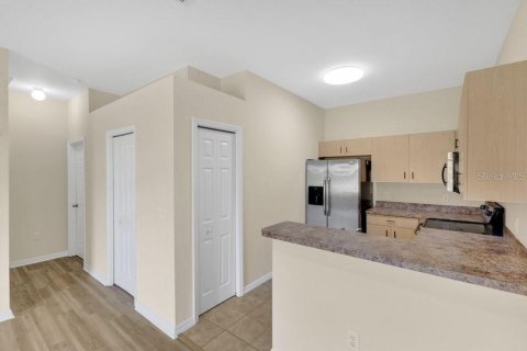 Condo in Poinciana, Florida, 2 bedrooms  № 1909213 - photo 12