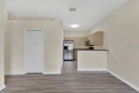 Condo in Poinciana, Florida, 2 bedrooms  № 1909213 - photo 9