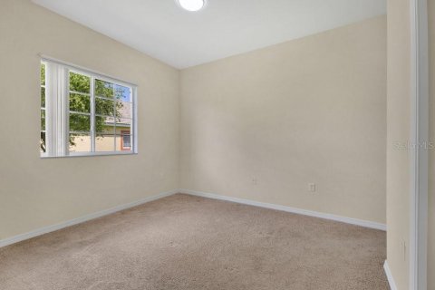 Condo in Poinciana, Florida, 2 bedrooms  № 1909213 - photo 14