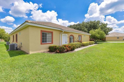 Condo in Poinciana, Florida, 2 bedrooms  № 1909213 - photo 1