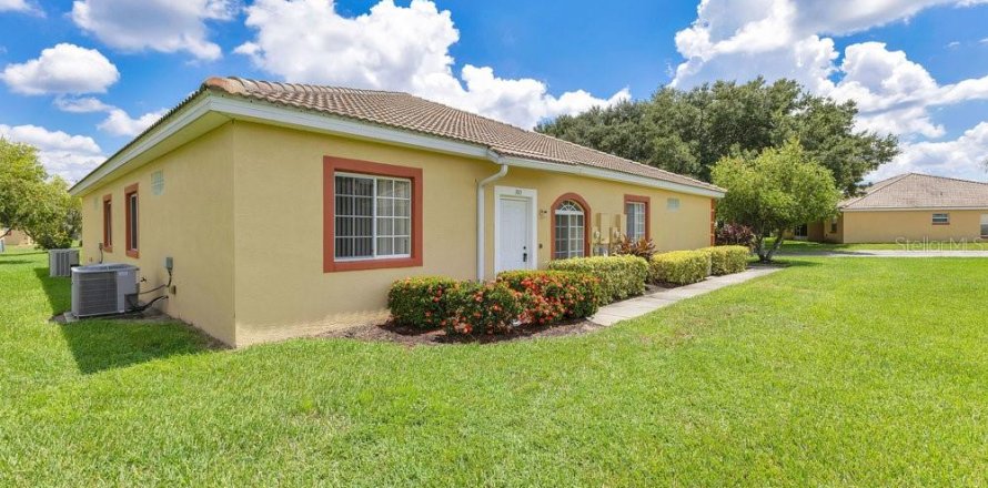 Condo in Poinciana, Florida, 2 bedrooms № 1909213
