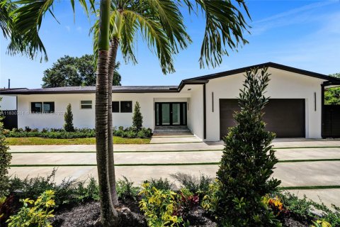 House in Miami, Florida 5 bedrooms, 197.14 sq.m. № 1826062 - photo 1
