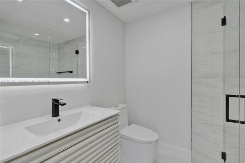 House in Miami, Florida 5 bedrooms, 197.14 sq.m. № 1826062 - photo 27