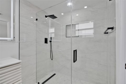 House in Miami, Florida 5 bedrooms, 197.14 sq.m. № 1826062 - photo 24
