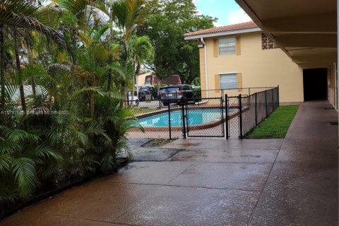 Condo in Coral Springs, Florida, 2 bedrooms № 1704910 - photo 3