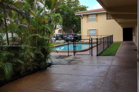 Condo in Coral Springs, Florida, 2 bedrooms № 1704910 - photo 2