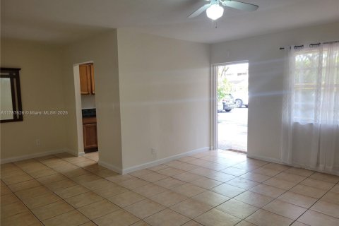 Condo in Coral Springs, Florida, 2 bedrooms № 1704910 - photo 9