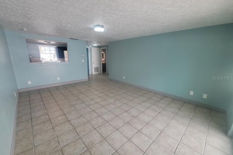 Снять в аренду квартиру в Холидэй, Флорида 1 комната, 74.32м2, № 1911702 - фото 4