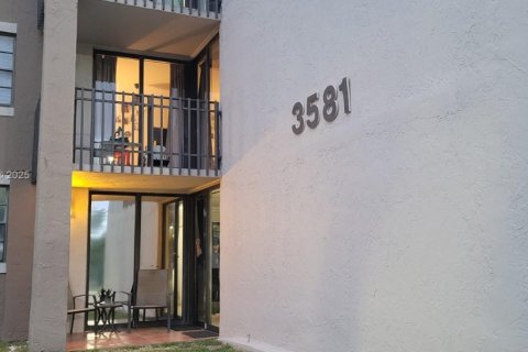Condominio en Miami, Florida, 2 dormitorios  № 1975413