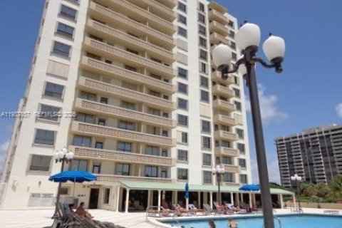 Снять в аренду кондоминиум в Бэл-Харбор, Флорида 1 спальня, 94.67м2, № 2061814 - фото 4