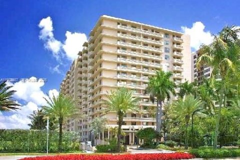 Снять в аренду кондоминиум в Бэл-Харбор, Флорида 1 спальня, 94.67м2, № 2061814 - фото 28