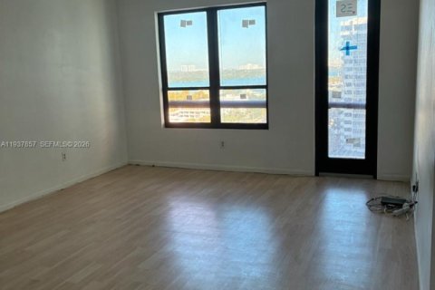 Снять в аренду кондоминиум в Бэл-Харбор, Флорида 1 спальня, 94.67м2, № 2061814 - фото 29