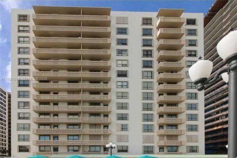 Снять в аренду кондоминиум в Бэл-Харбор, Флорида 1 спальня, 94.67м2, № 2061814 - фото 20