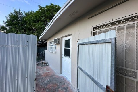 House in Miami Gardens, Florida 4 bedrooms, 208.19 sq.m. № 1979083 - photo 13