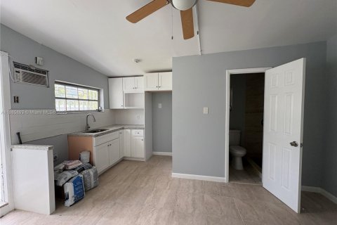 House in Miami Gardens, Florida 4 bedrooms, 208.19 sq.m. № 1979083 - photo 14