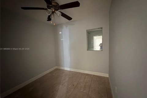 House in Miami Gardens, Florida 4 bedrooms, 208.19 sq.m. № 1979083 - photo 8