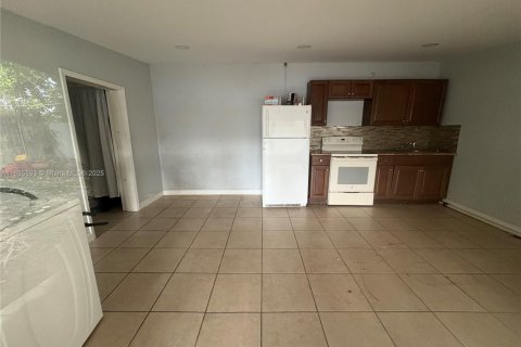 House in Miami Gardens, Florida 4 bedrooms, 208.19 sq.m. № 1979083 - photo 19