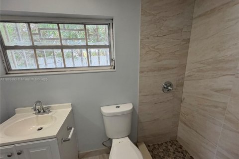 House in Miami Gardens, Florida 4 bedrooms, 208.19 sq.m. № 1979083 - photo 15