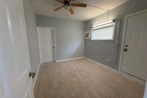 House in Miami Gardens, Florida 4 bedrooms, 208.19 sq.m. № 1979083 - photo 16