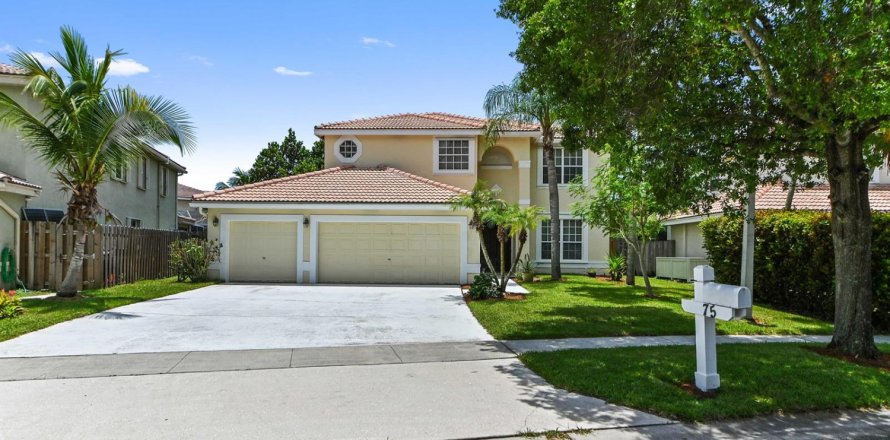 House in Lake Worth, Florida 4 bedrooms, 245.35 sq.m. № 2244837