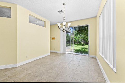House in Lake Worth, Florida 4 bedrooms, 245.35 sq.m. № 2244837 - photo 8