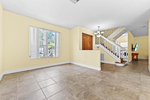 House in Lake Worth, Florida 4 bedrooms, 245.35 sq.m. № 2244837 - photo 10