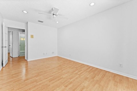 House in Lake Worth, Florida 4 bedrooms, 245.35 sq.m. № 2244837 - photo 23