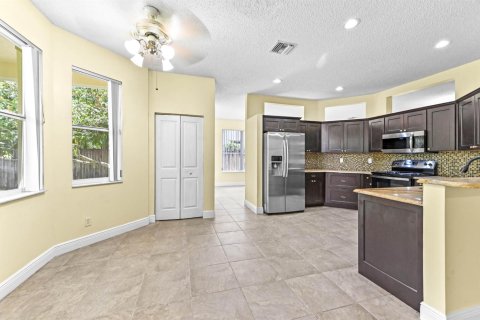 House in Lake Worth, Florida 4 bedrooms, 245.35 sq.m. № 2244837 - photo 18