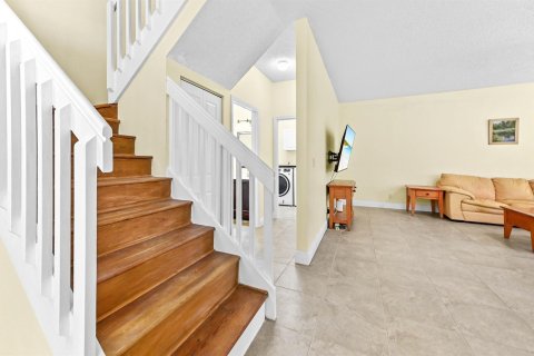 House in Lake Worth, Florida 4 bedrooms, 245.35 sq.m. № 2244837 - photo 13