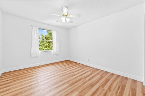 House in Lake Worth, Florida 4 bedrooms, 245.35 sq.m. № 2244837 - photo 24