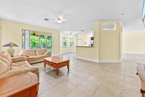 House in Lake Worth, Florida 4 bedrooms, 245.35 sq.m. № 2244837 - photo 15