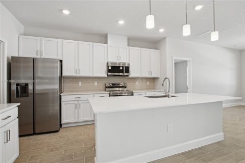 House in Palm Bay, Florida 3 bedrooms, 184.23 sq.m. № 1468754 - photo 13