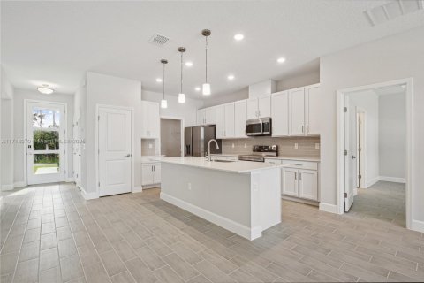 House in Palm Bay, Florida 3 bedrooms, 184.23 sq.m. № 1468754 - photo 11
